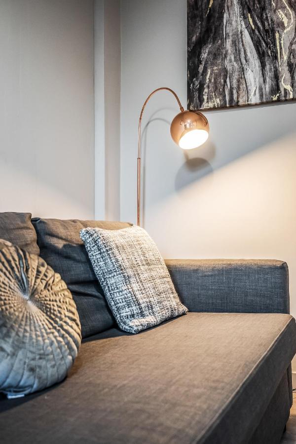 Private Ground Floor Main Door Entrance - Spacious 2 Bedroom - The Shore, Leith Appartement