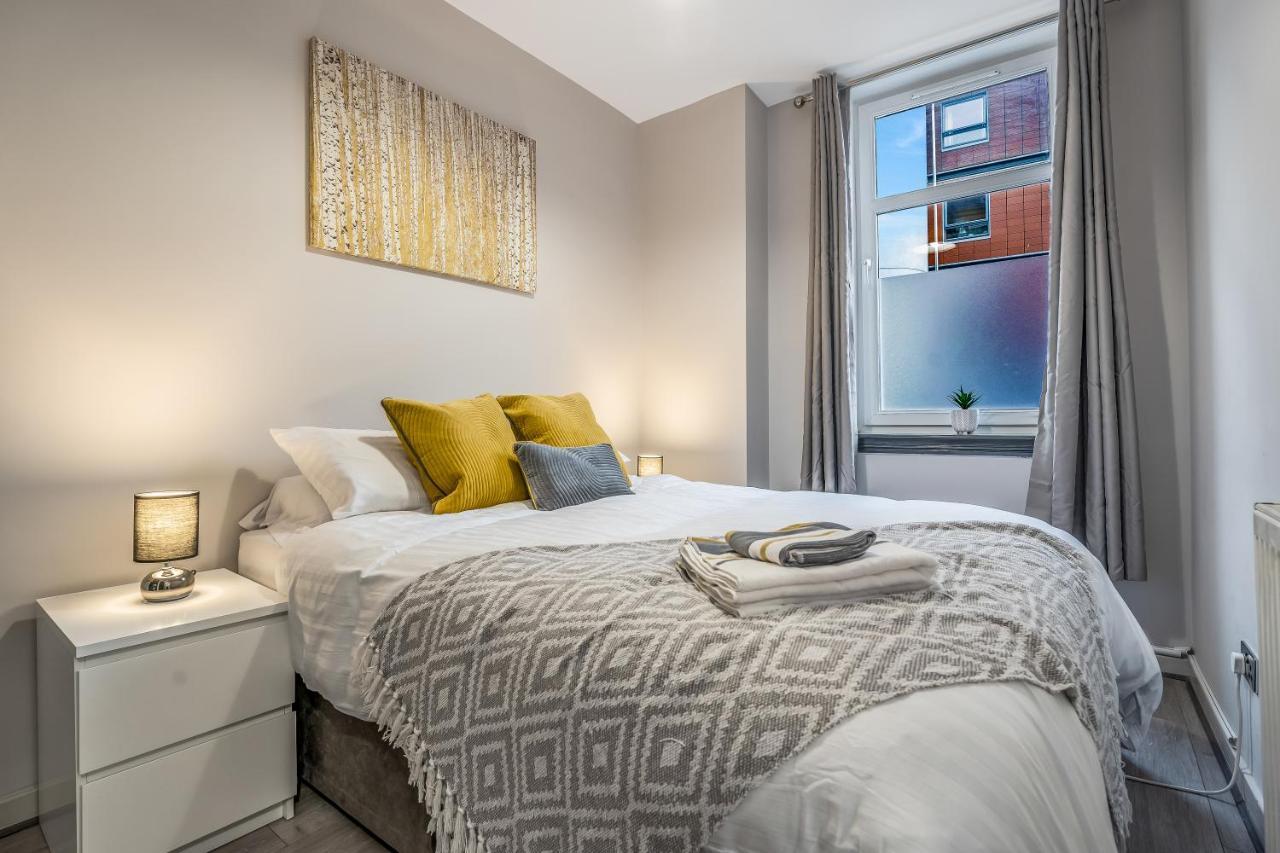 Private Ground Floor Main Door Entrance - Spacious 2 Bedroom - The Shore, Leith Appartement