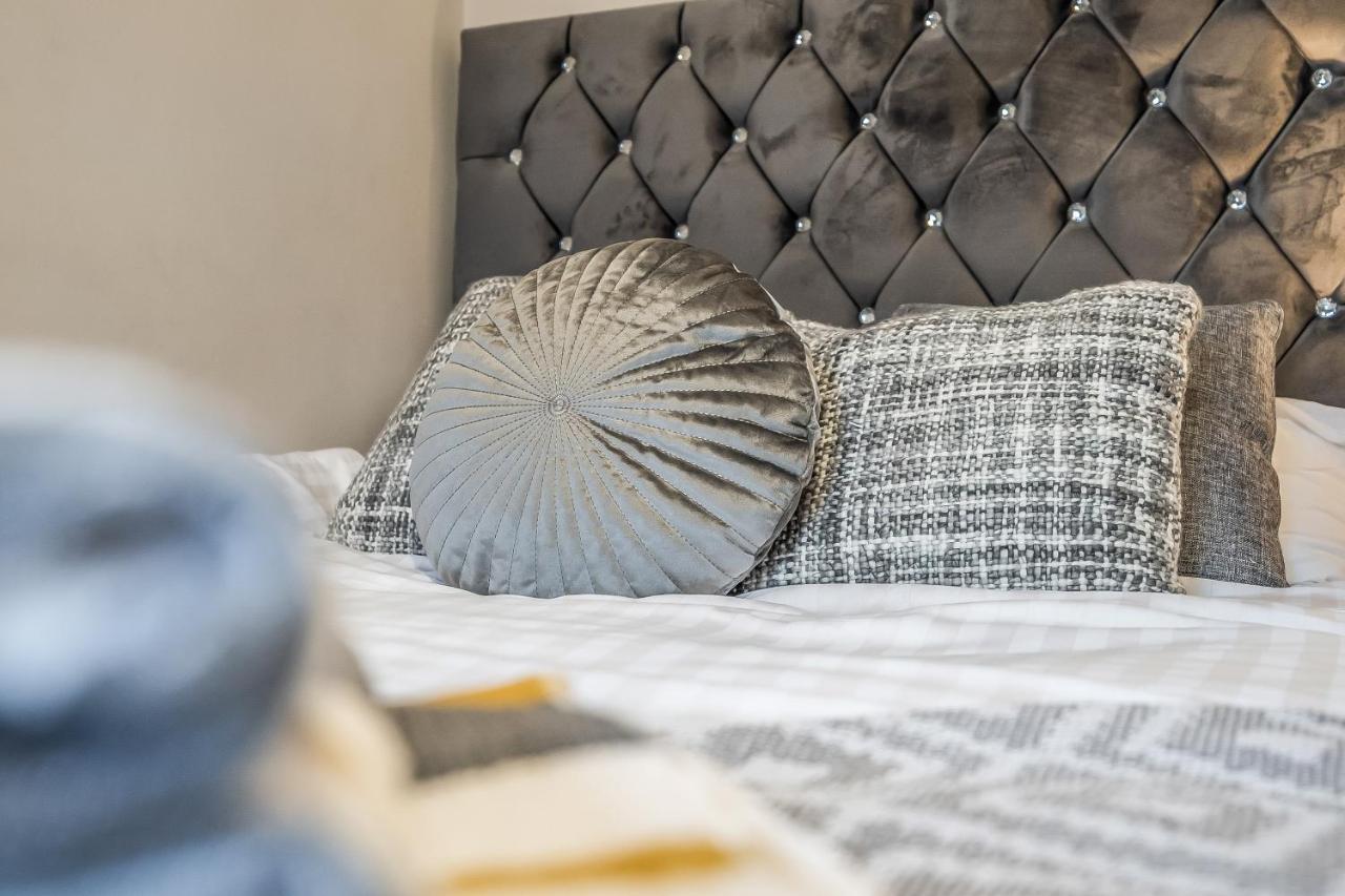 Private Ground Floor Main Door Entrance - Spacious 2 Bedroom - The Shore, Leith * Édimbourg