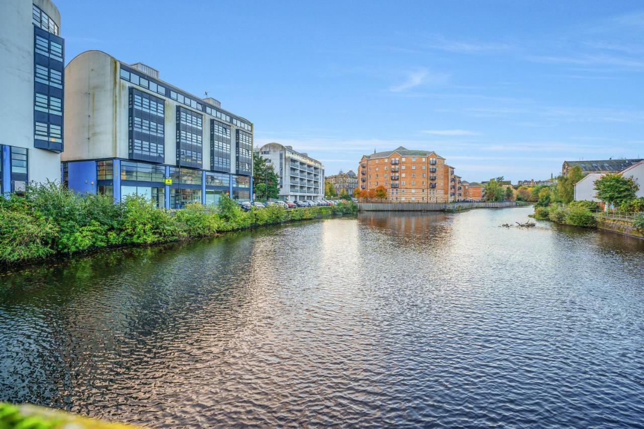 Private Ground Floor Main Door Entrance - Spacious 2 Bedroom - The Shore, Leith Édimbourg